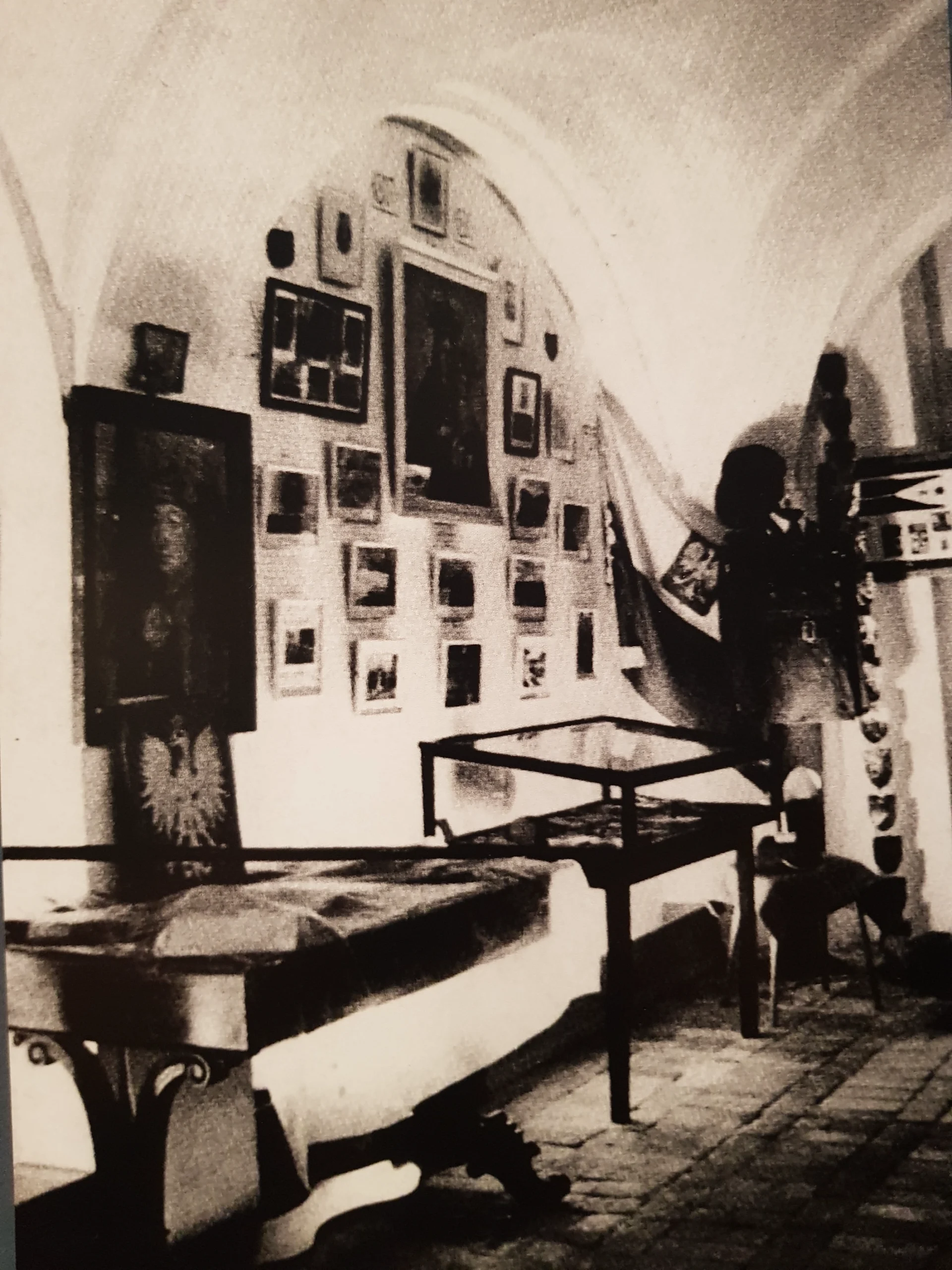 Eksponaty polskiego muzeum w Fawley Court, Anglia. Zdjęcie ze zbiorów Muzeum im. ks. Józefa Jarzębowskiego w Licheniu.